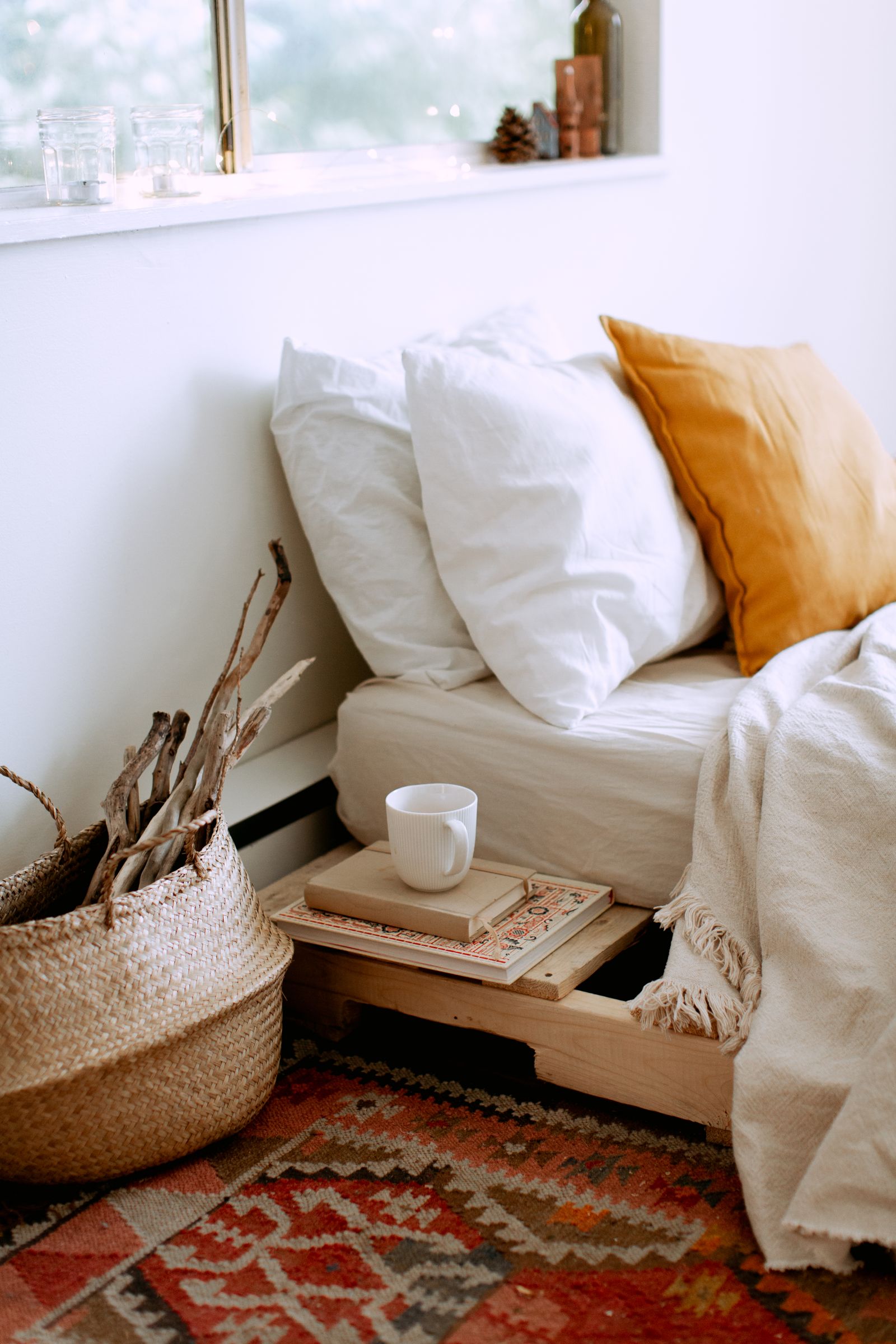 Chambre chaleureuse avec lit et matelas — nettoyage de matelas à domicile Yvelines