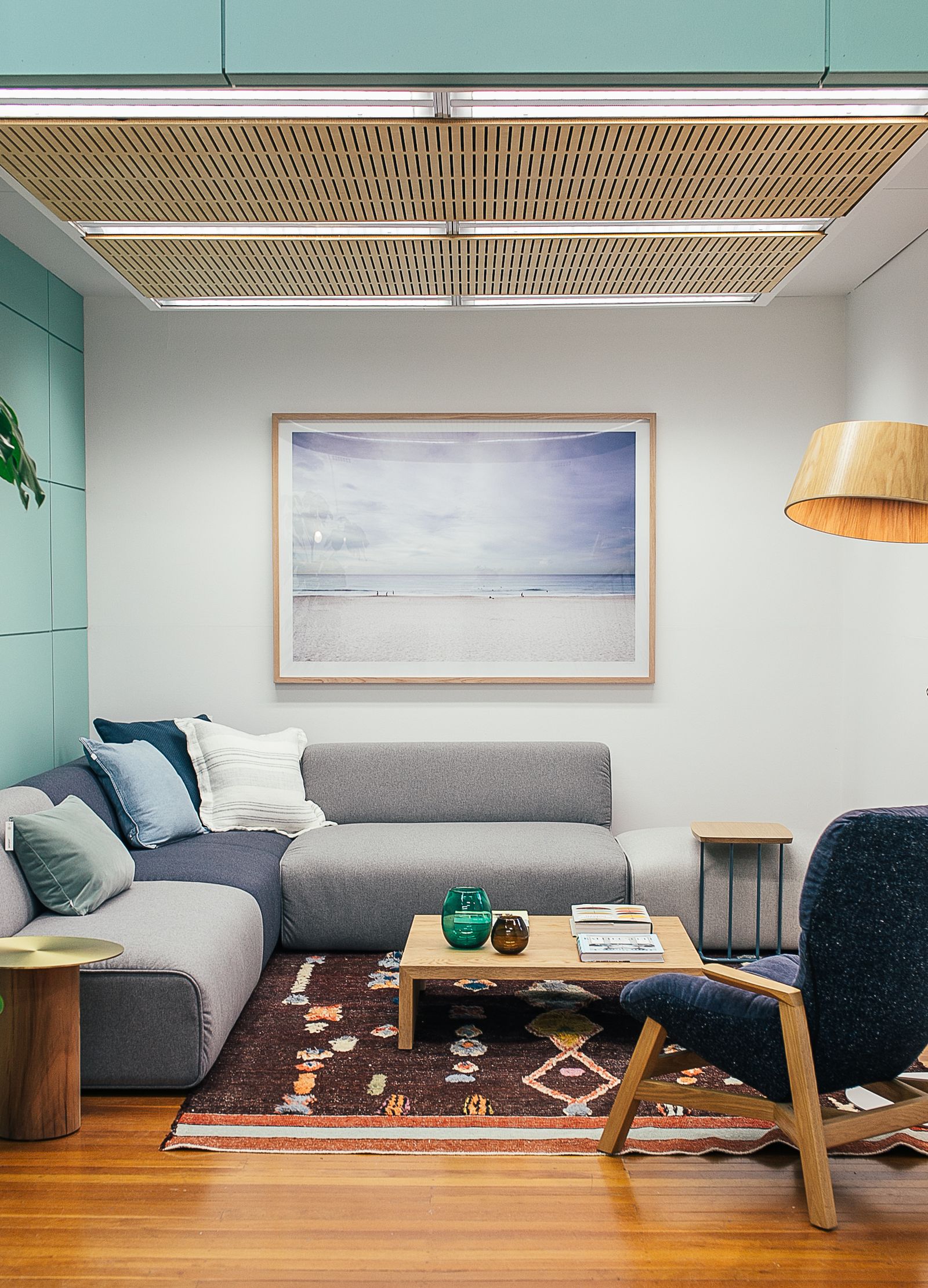 Salon chaleureux avec canapé confortable — nettoyage à domicile Yvelines