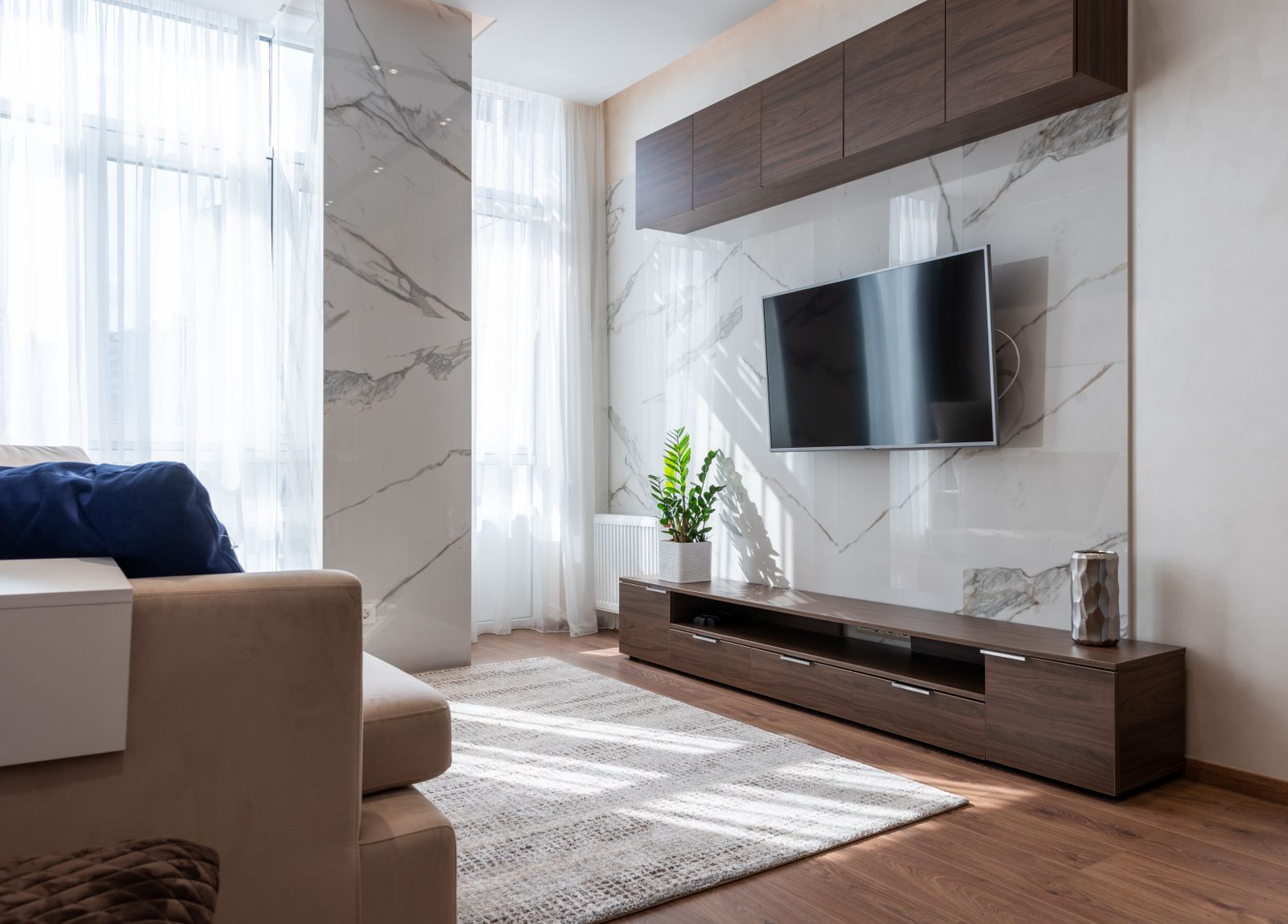 Salon chaleureux avec tapis et parquet — nettoyage de tapis et moquettes à domicile Yvelines